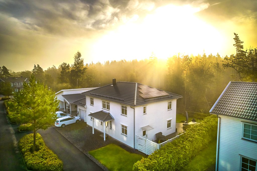 Villa med solpanel på taket