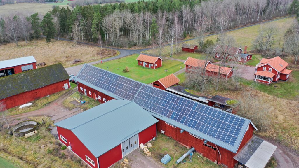 Lantbruk i Tidan producerar 81 470 kWh/år 3 Solcellsanläggning lantbruk Tidan