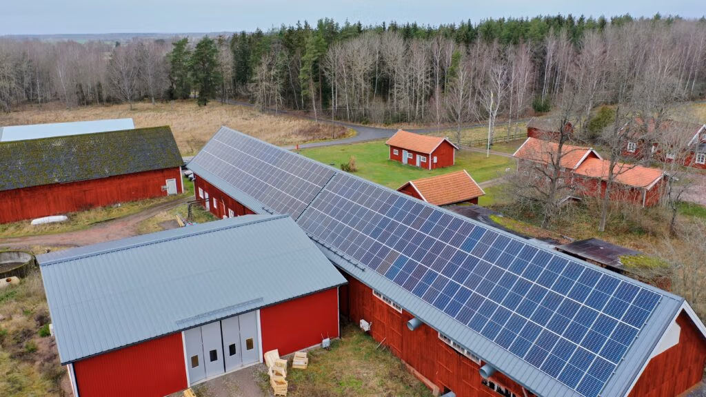 Lantbruk i Tidan producerar 81 470 kWh/år 1 Solcellsanläggning lantbruk Tidan