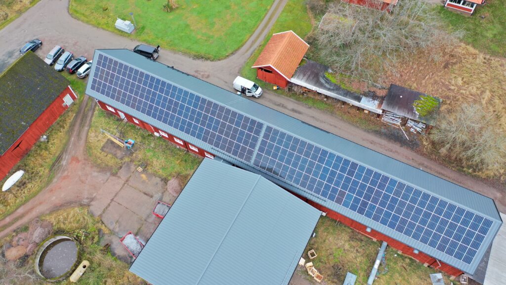 Lantbruk i Tidan producerar 81 470 kWh/år 4 Solcellsanläggning lantbruk Tidan