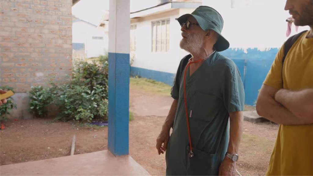 Solcellsanläggning till barnsjukhus i Sierra Leone – så gick det sen! 1 Dr. Lars Seligman på plats vid barnsjukhuset i Sierra Leone