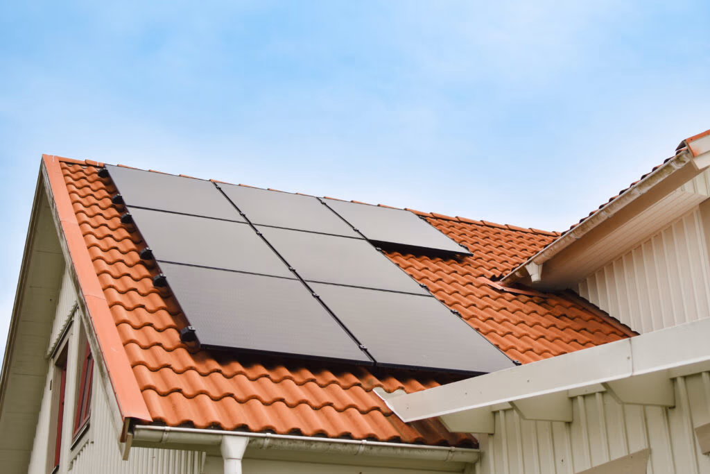 Villa i Partille producerar 8 560 kWh/år 5 Solcellsanläggning villa Partille