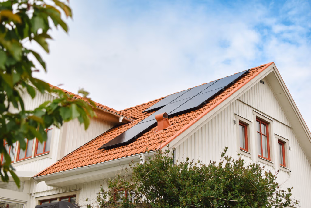 Villa i Partille producerar 8 560 kWh/år 2 soltechhome-solcellsanläggning-marmins-DSC_0292
