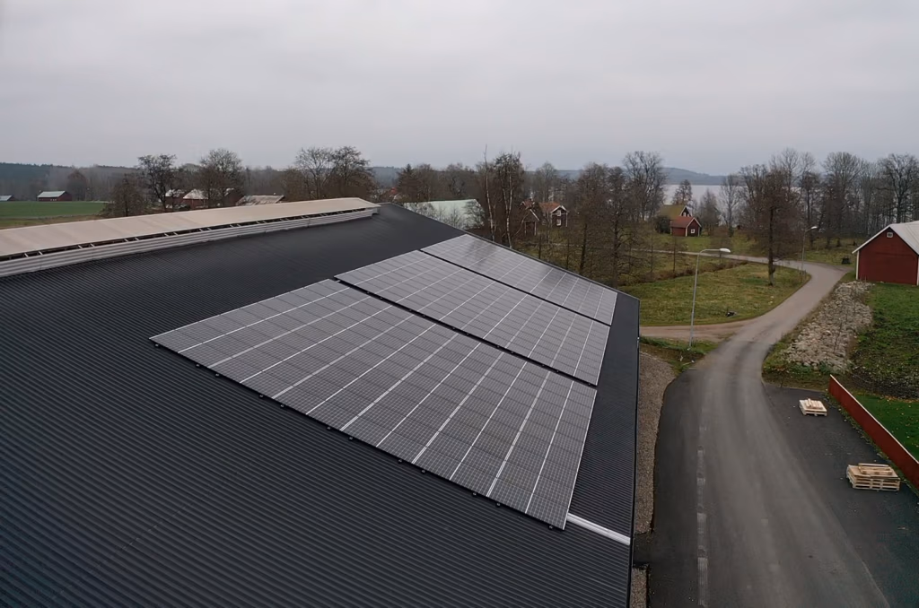 Lantbruk i Edshults-Gummarp producerar 63 640 kWh/år 5 Solcellsanläggning lantbruk Edshults-Gummarp kundreferens
